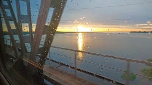 На поезде через Зеленодольский железнодорожный мост | река Волга | Республика Татарстан