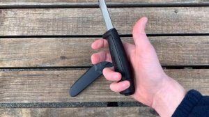 MORAKNIV 511 basic bushcraft knife initial IMPRESSIONS and REVIEW. BEST deal in fixed blade knives?