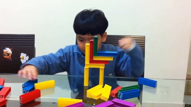 Uno Stacko - Amazing Stacking Show смотреть онлайн