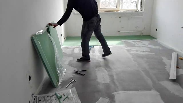 Вариант пола в хрущевке: полусухая стяжка+хвойная подложка.