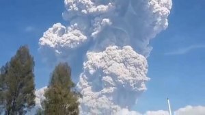 извержение вулкана Синабунг