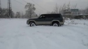 Nissan Patrol in snow