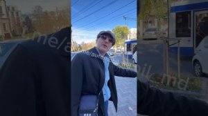 Николай, активист проекта "Водить по-молдавски", брызнул перцовым газом в лицо девушке.