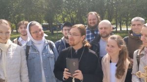 Православные миссионеры проповедуют на улицах Москвы