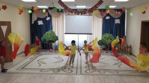 22.10.2019. Танец осенних листьев с веелами.Танцуют  девочки подготовительной группы.