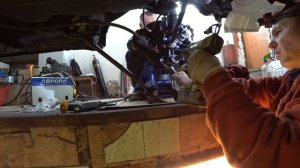 Не с той стороны запрессовал нижний сайлентблок задней цапфы - Toyota Camry50 - Менять или Оставить