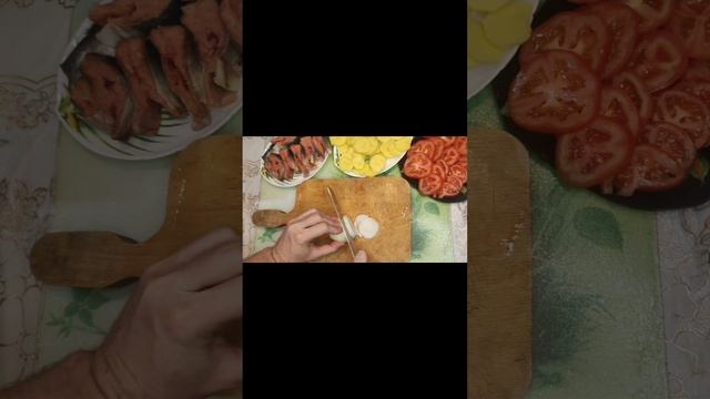 Сочная горбуша с картошкой помидорами и сыром в духовке!
