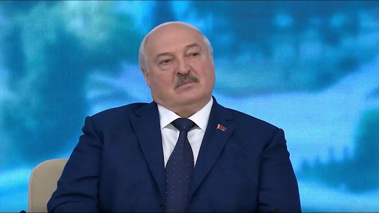Лукашенко: "Спроси у девчонок - инженер или айтишник???"