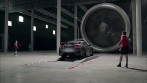 Реклама Nissan GTR Nismo 2014 Football Commercial (Футбол: Иньеста и Сильва)