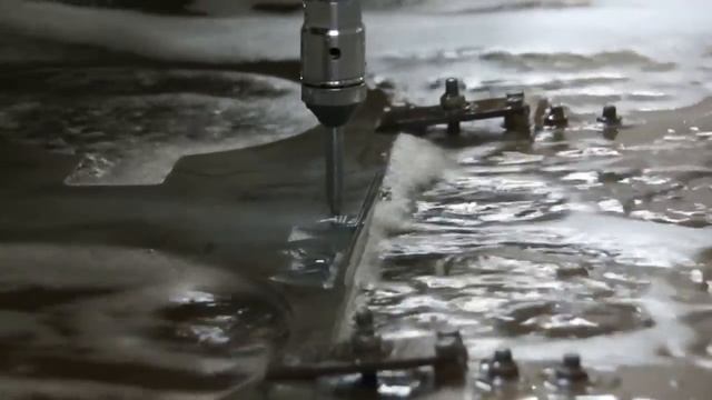 Гидроабразивная резка металла.