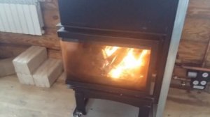 Печка с водяным контуром на даче согреет в любом случае