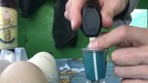 Чистка личинки замка бмв, отмачиваем в уксусе!