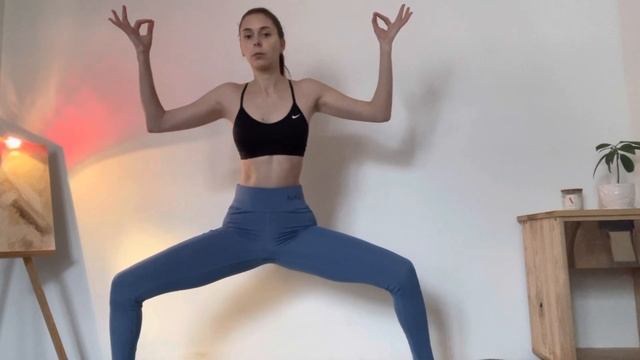 ЧАНДРА НАМАСКАР, вечірня розтяжка, 6 хв для гнучкості, можна повторювати декілька разів підряд. смотреть онлайн