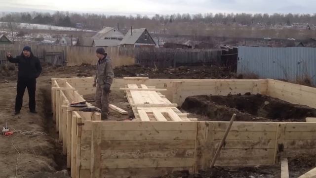 1. Огораживаем место строительства забором смотреть онлайн