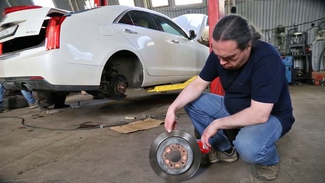 Бернаут на полноприводном Cadillac ATS. Проточка дисков, замена колодок.
