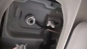 Lada Vesta. Подключение видеорегистратора через плафон.