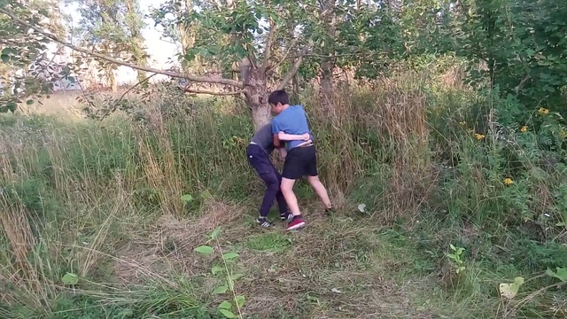 ДРАКА в СПБ Шушары пос. ЛЕНСОВЕТОВСКОМ-может кто своих чад узнает