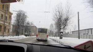 Передний и задний привод на скользкой дороге.