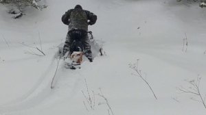 Снегоход ларвен штурмует карьер