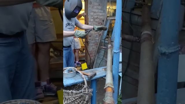 Есть швы красивые, а есть крепкие.  #shorts