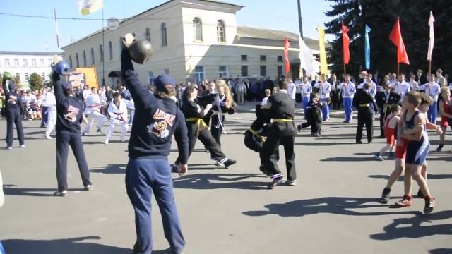 Выступление спортивных секций на 880-летие Рославля смотреть онлайн