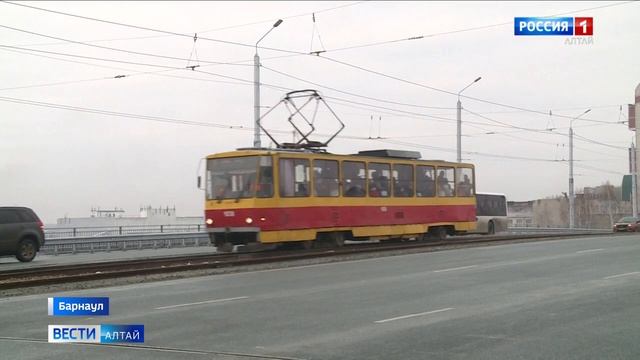 С сегодняшнего дня по путепроводу у Нового рынка в Барнауле начал ходить общественный транспорт смотреть онлайн