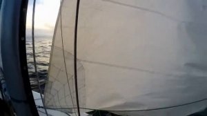 Работа бакового матроса на парусной яхте. Постановка спинакера. Уборка и укладка стакселя