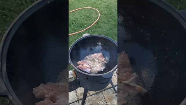 Свиные ребра с картошкой и баклажанами в казане на костре смотреть онлайн