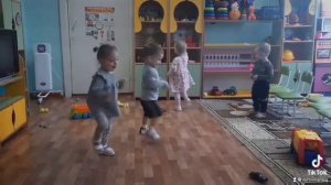 Я банан чищу банан