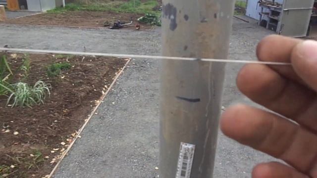 Забиваем столбы для забора.