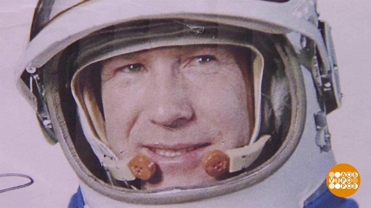 1965 год человек в открытом космосе. Космонавт СССР 1965. Леонов в космосе.