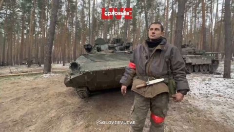 В огневой поддержке танкистов РФ под Сватово замечен новейший боевой модуль «Бережок» на базе БМП-2М