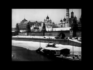 Интернационал -- Куранты на Спасской башне играют Интернационал