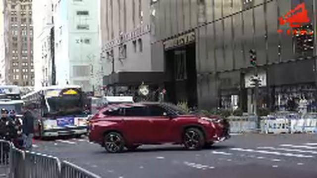 Обстановка возле Башни Трампа после предъявления обвинения экс-президенту / LIVE 03.04.23 