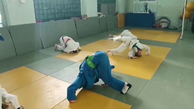 А ты стал примером для младшего брата!?.Я это вижу. смотреть онлайн