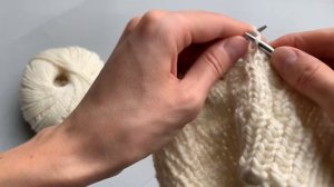 Шапка с косами на спицах 5 мм