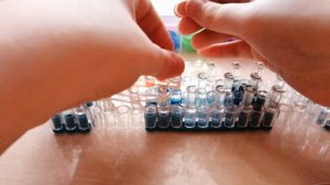 Плетем змею из резинок на станке!!!