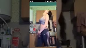 2 ) час ДЕВУШКА ТАНЦУЕТ В БИГО ЛИВЕ
