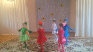 танец "Цветы России" девочки старшей группы "Берёзка"