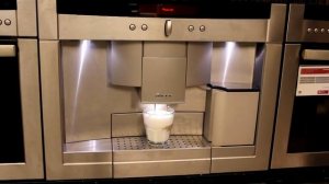Making a Latte Macchiato with the Neff C77V60N2 Coffee Machine