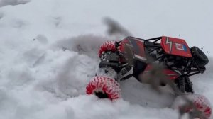 Машинка на пульте управления. Тест прохождения бездорожья.