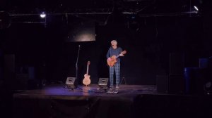 Константин Никольский "Повесил свой сюртук на спинку стула музыкант"