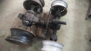 Самодельный полноприводной минитрактор, примерка дисков к мостам.