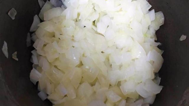 Куриное филе с луком в казане по-еврейски