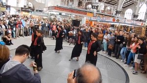 Жизнь в Испании. Танец Фламенко на Центральном рынке в Валенсии.