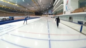 конькобежец VS хоккеист / МЕНЯЕМСЯ коньками /  КТО БЫСТРЕЕ?!