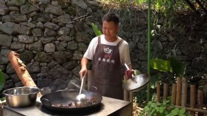 10斤排骨，二弟做“乾煸牛排骨”，香辣酥脆，下酒真過癮！ 【鐵鍋視頻】