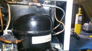 Ремонт  и заправка холодильника Атлант 1733