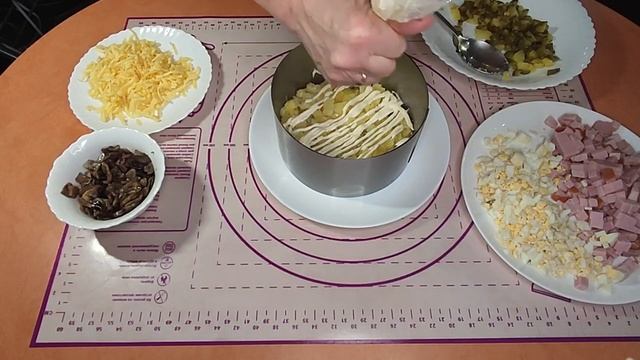 САЛАТ на ЛЮБОЙ ПРАЗДНИК ! Простой и недорогой рецепт. смотреть онлайн