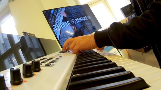 YAMAHA MX61 - Crazy Piano Skills смотреть онлайн